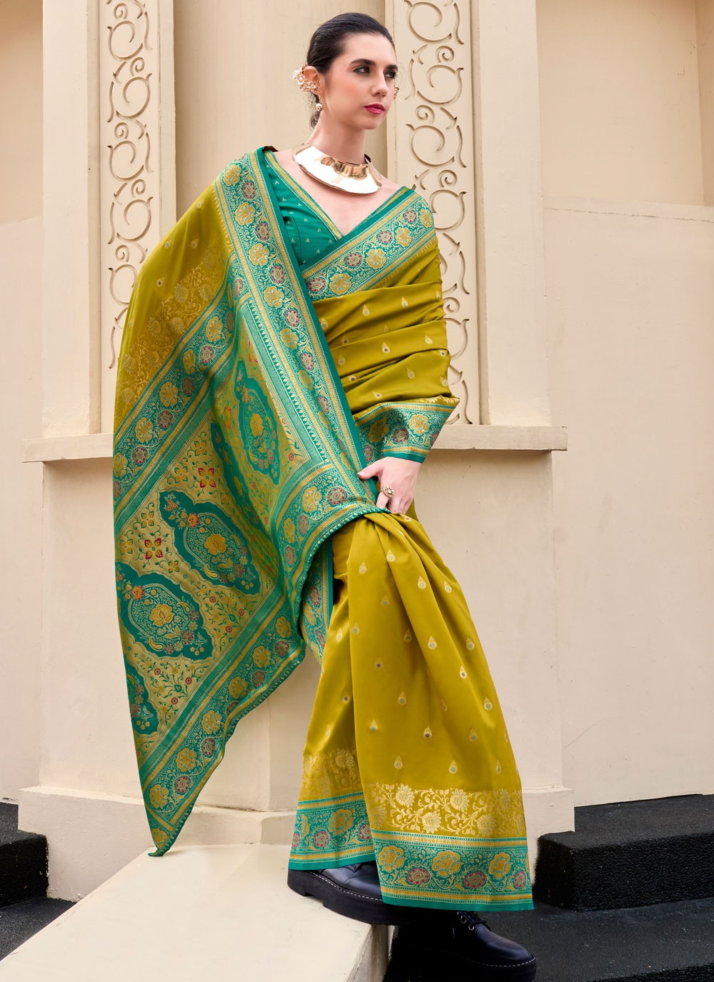 Weaving Zari Banarasi Silk Green Saree S14665