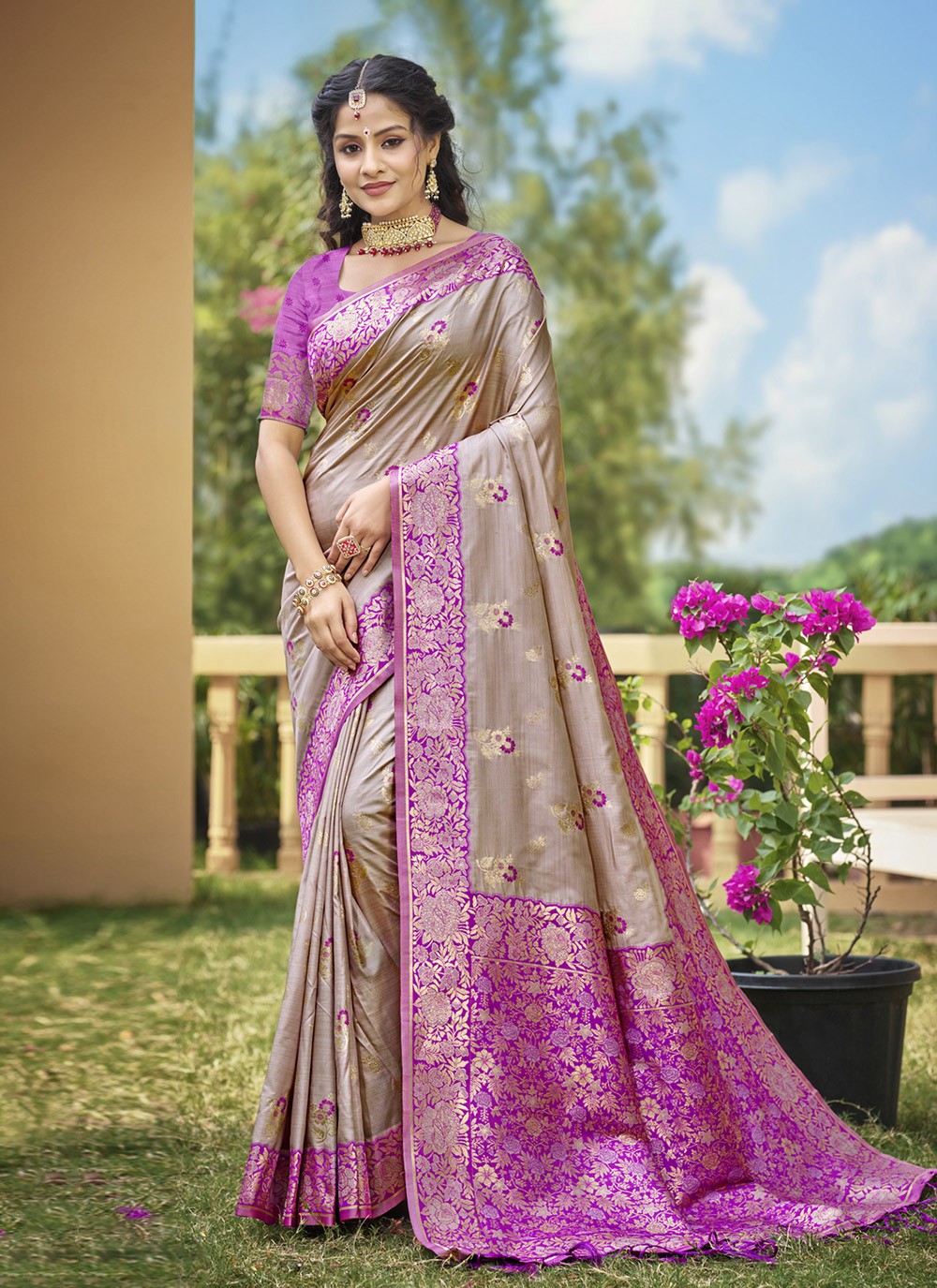 Trendy Saree Weaving Zari Grey Banarasi Silk Saree S12772