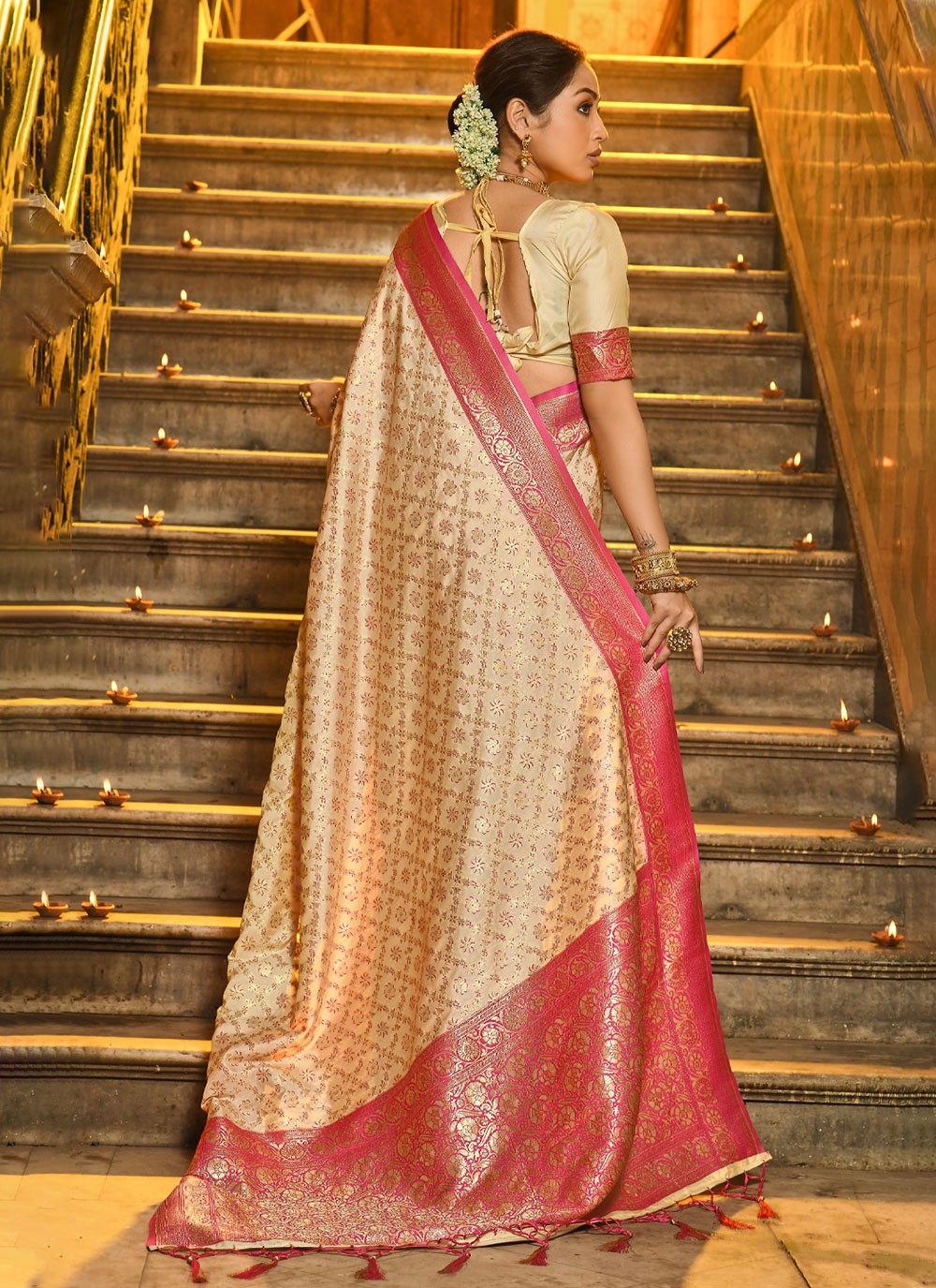 Pink Banarasi Silk Trendy Saree Jacquard Work, Woven S16597