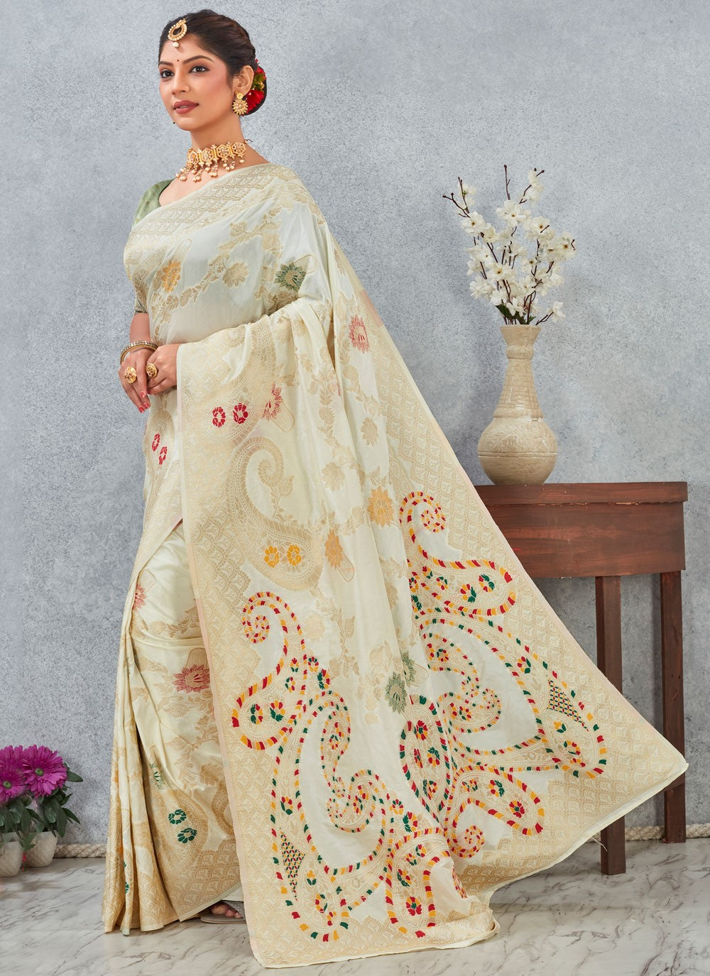 Off White Banarasi Silk Classic Saree Weaving Zari S20127