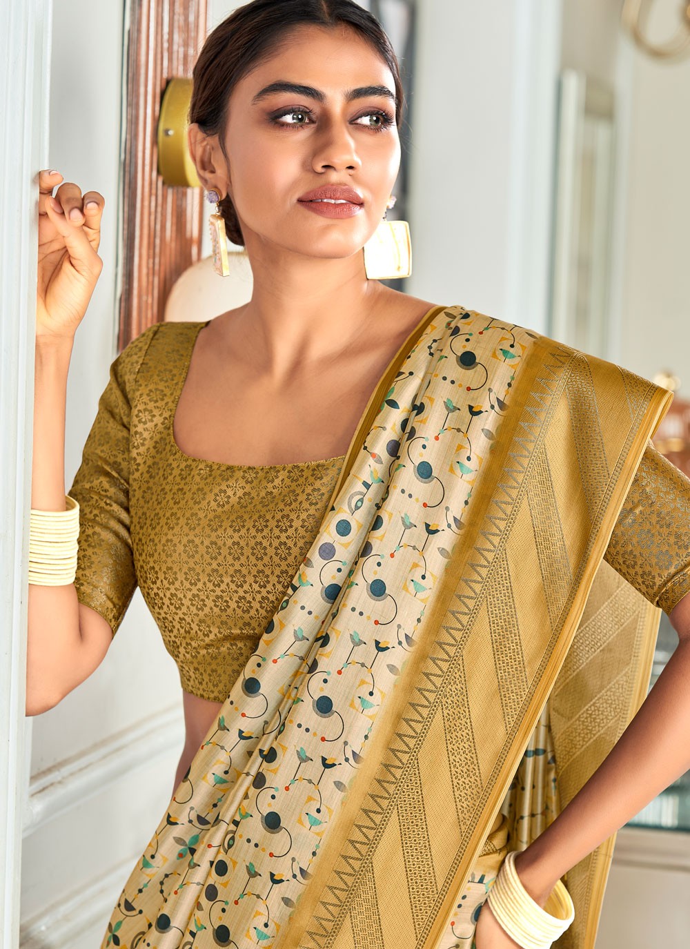 Weaving Zari Handloom Silk Beige Saree S14245