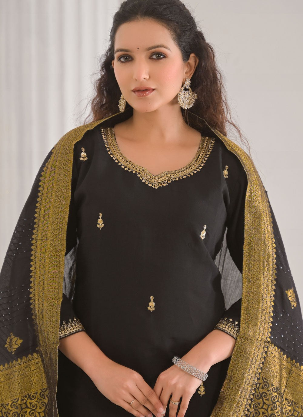 Archive Embroidered 316793 Black T6827