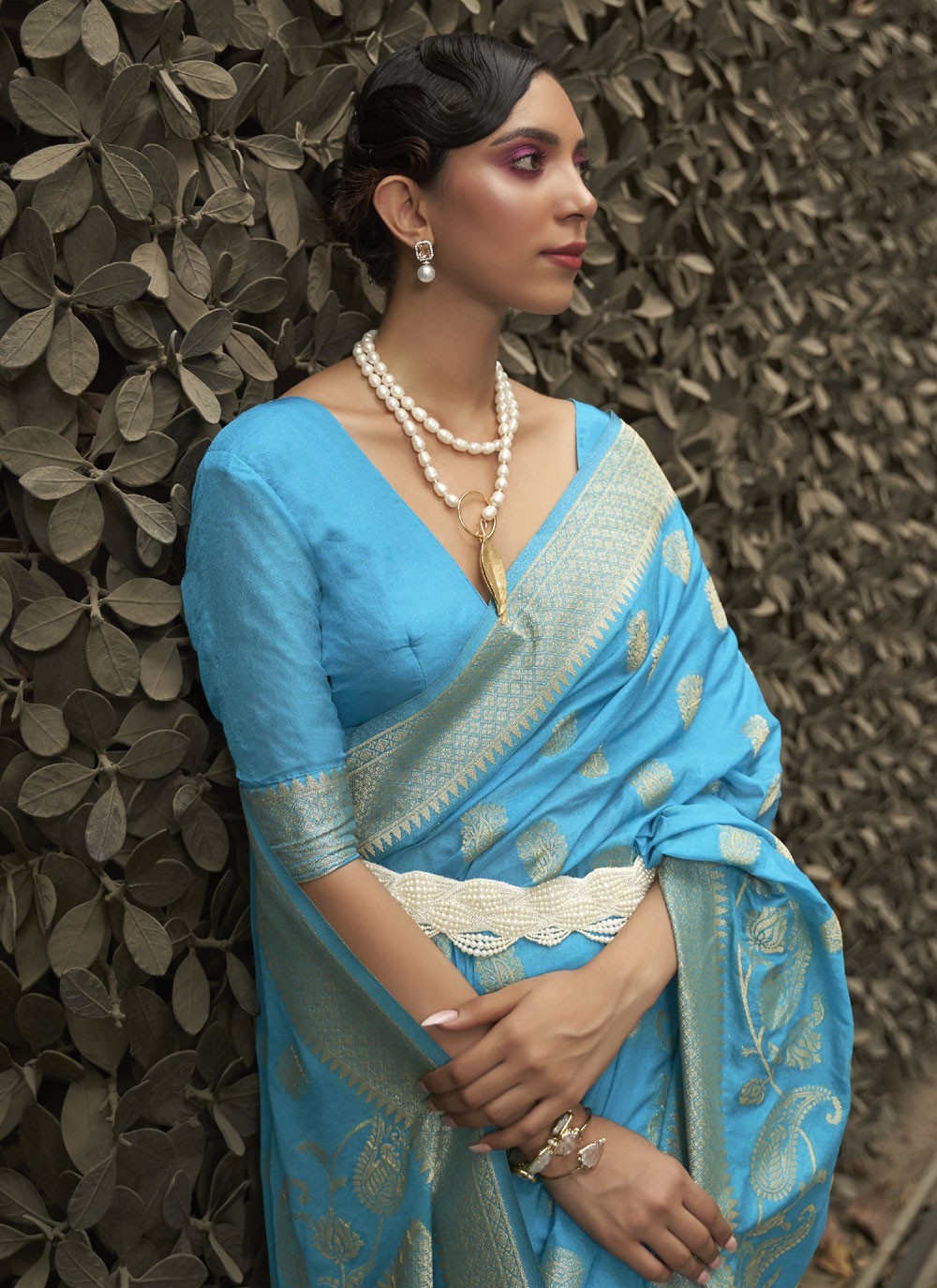 Trendy Weaving Zari Chinon Saree - S4404