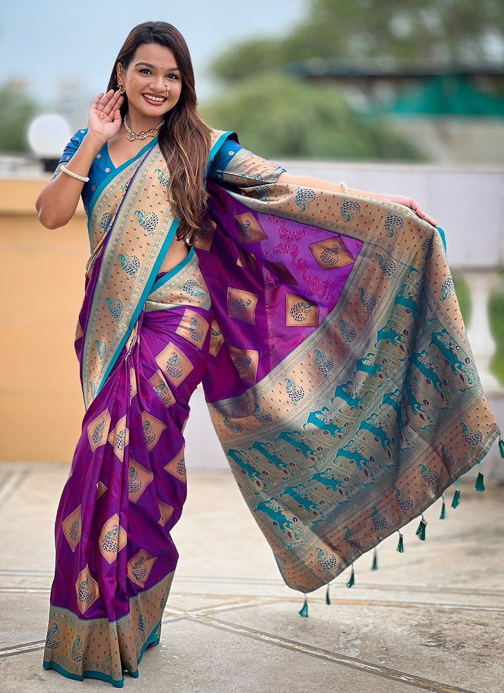 Magenta Banarasi Silk Contemporary Saree Meenakari, Woven S18778