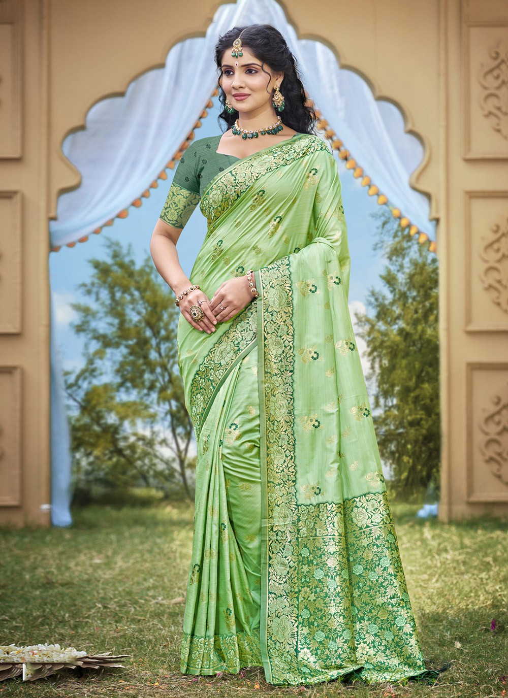 Contemporary Weaving Zari Green Banarasi Silk Saree S12773