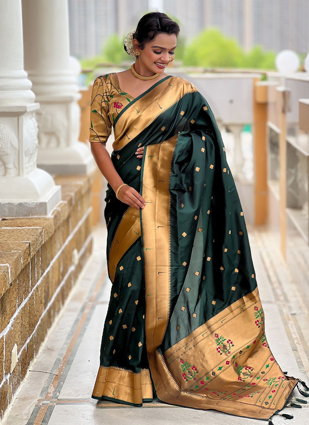 Green Silk Classic Saree Jacquard Work S18312