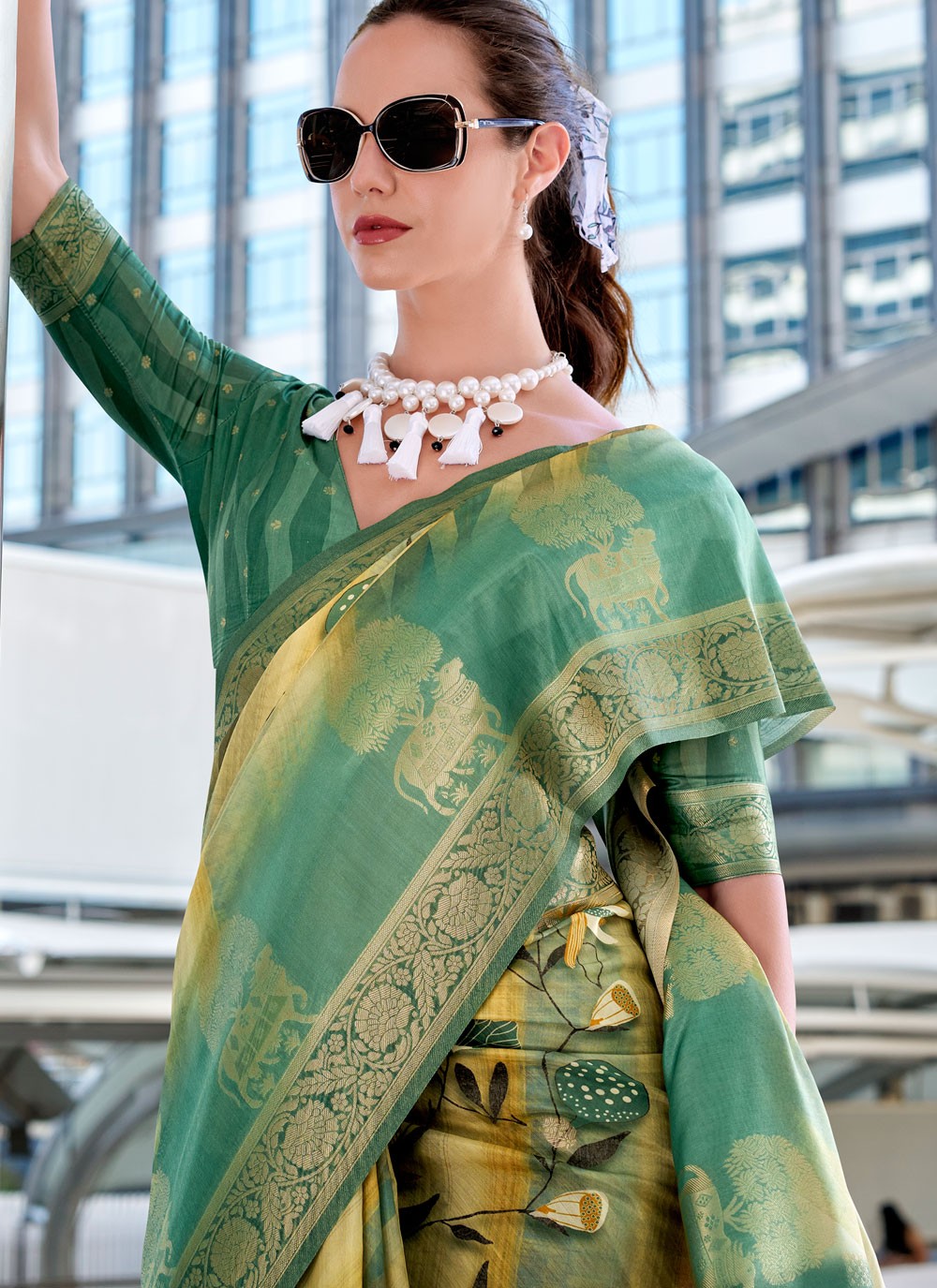 Traditional Jacquard Work Green Handloom Silk Saree S12663