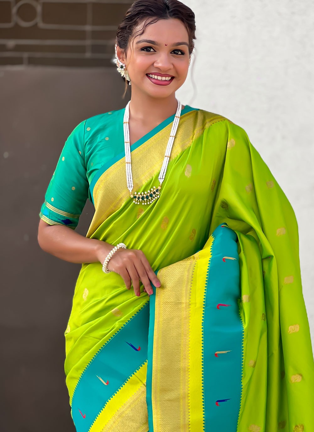 Green Silk Classic Saree Weaving Zari S15779