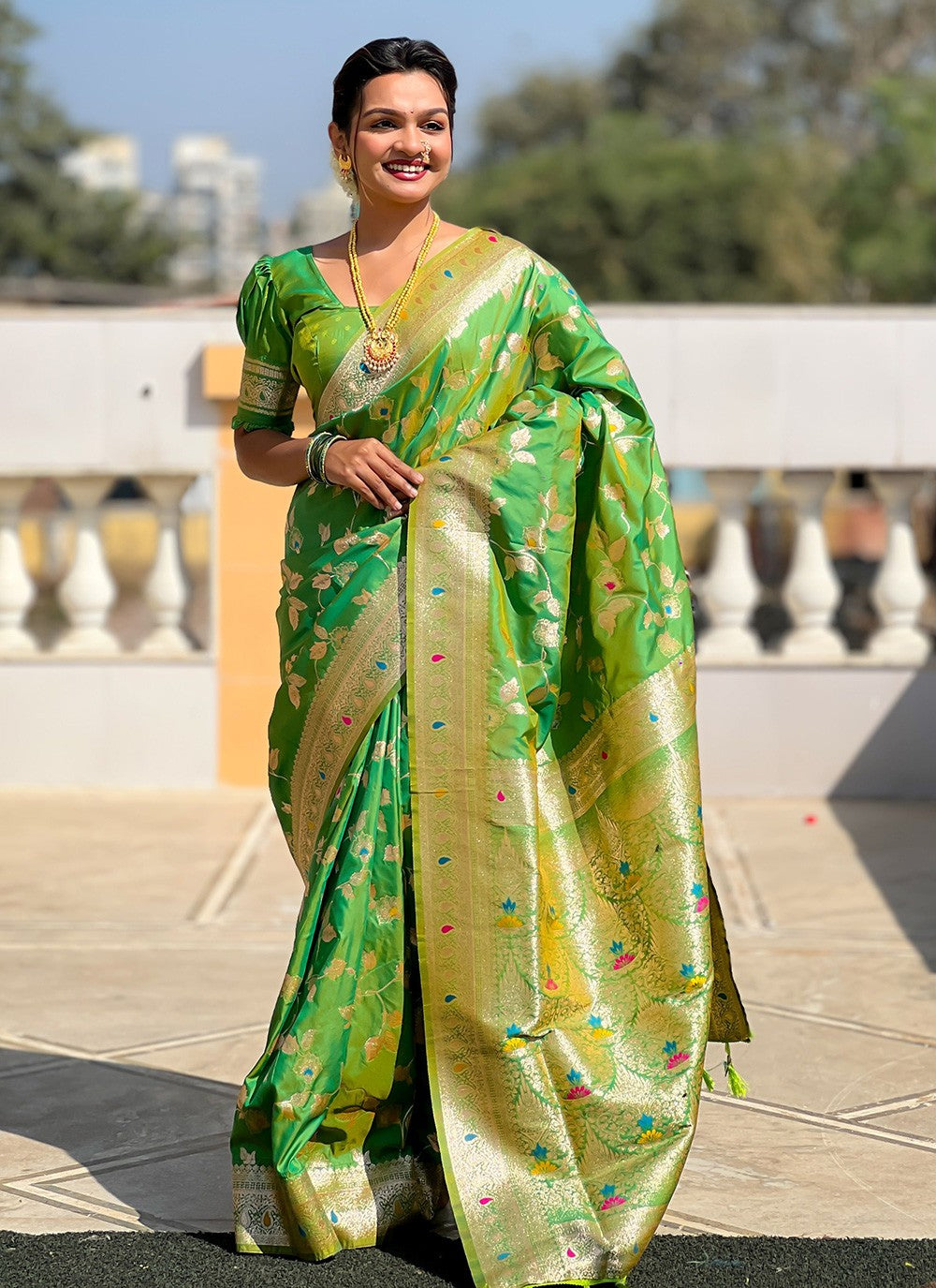 Green Banarasi Silk Contemporary Saree Jacquard Work, Woven S16588