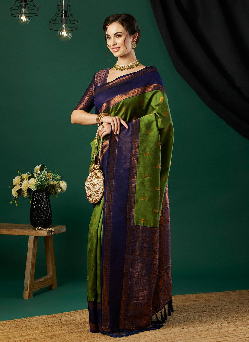Contemporary Woven Green Banarasi Silk S12508