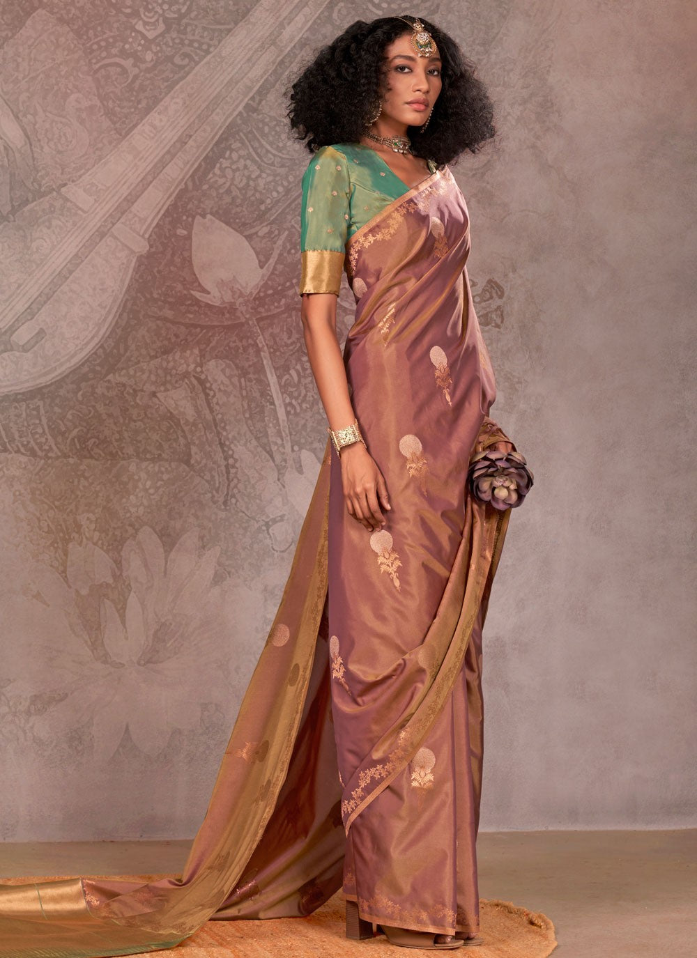 Trendy Saree Weaving Zari Purple Handloom Silk Saree S13297