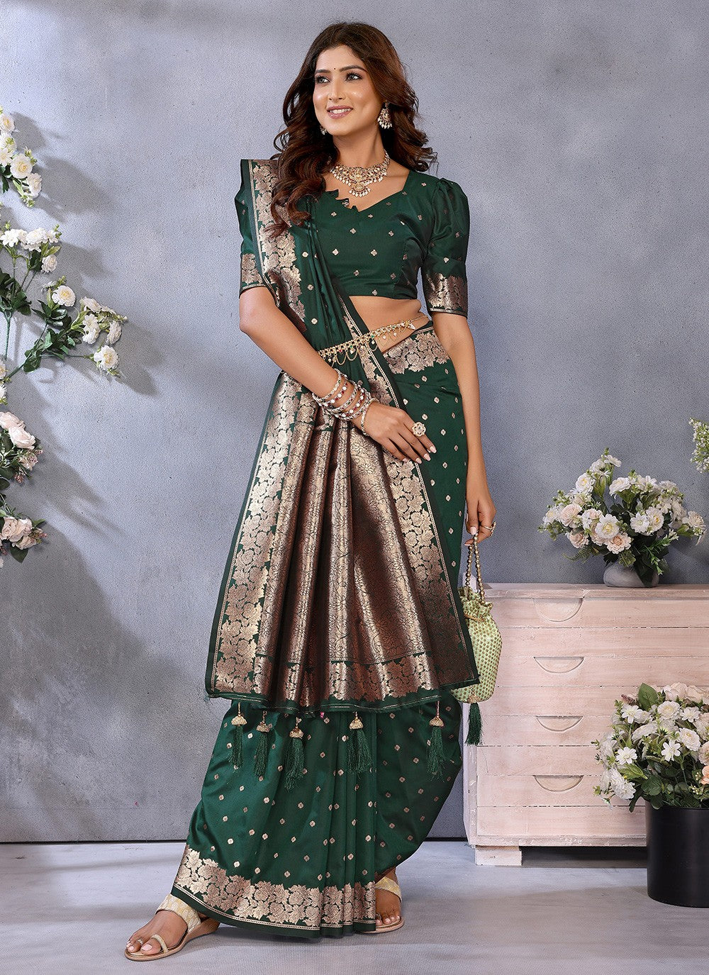Green Banarasi Silk Classic Saree Jacquard Work, Weaving Zari S16919