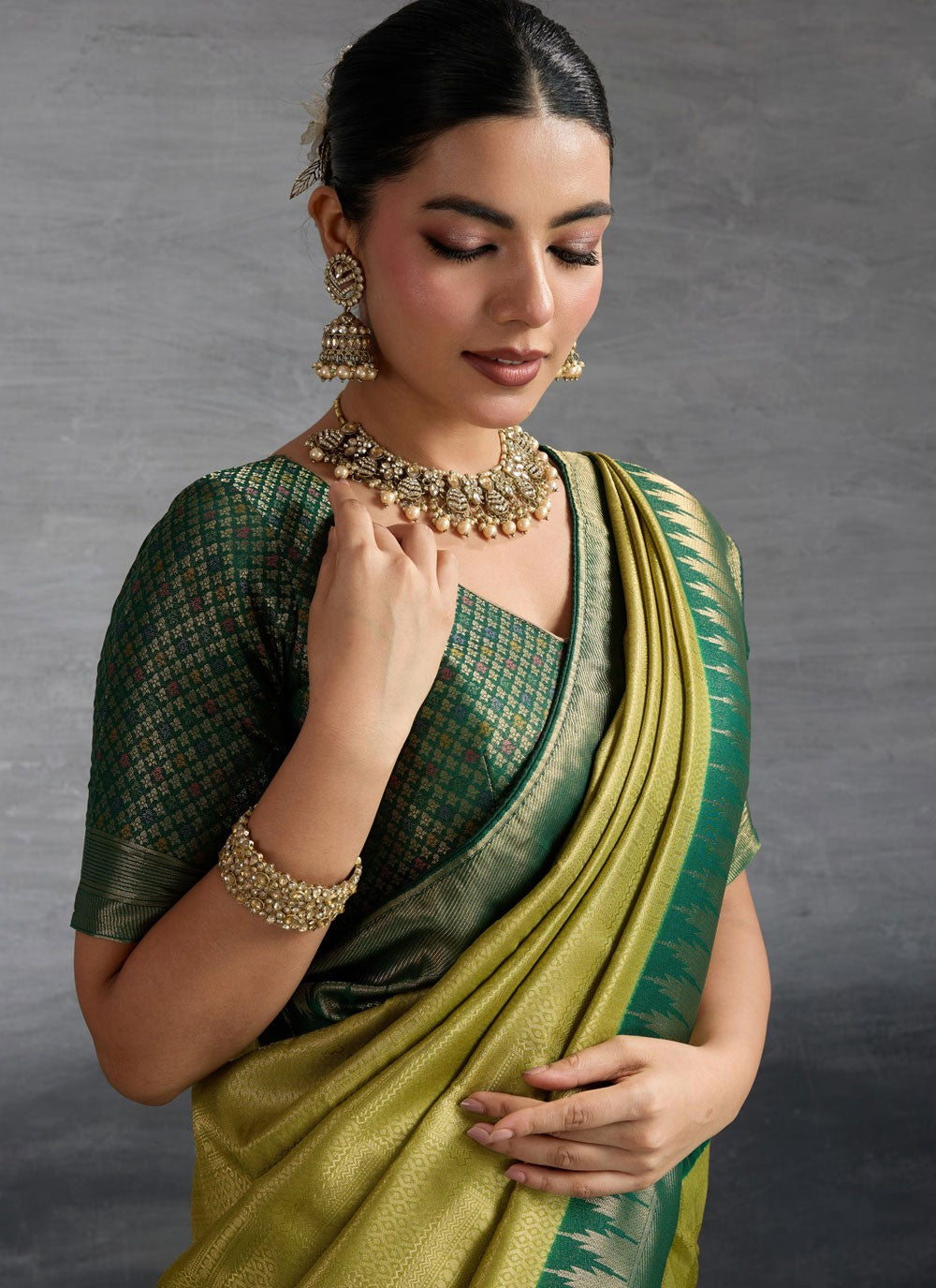 Green Kanjivaram Silk Classic Saree Meenakari, Weaving Zari, Zari S19372