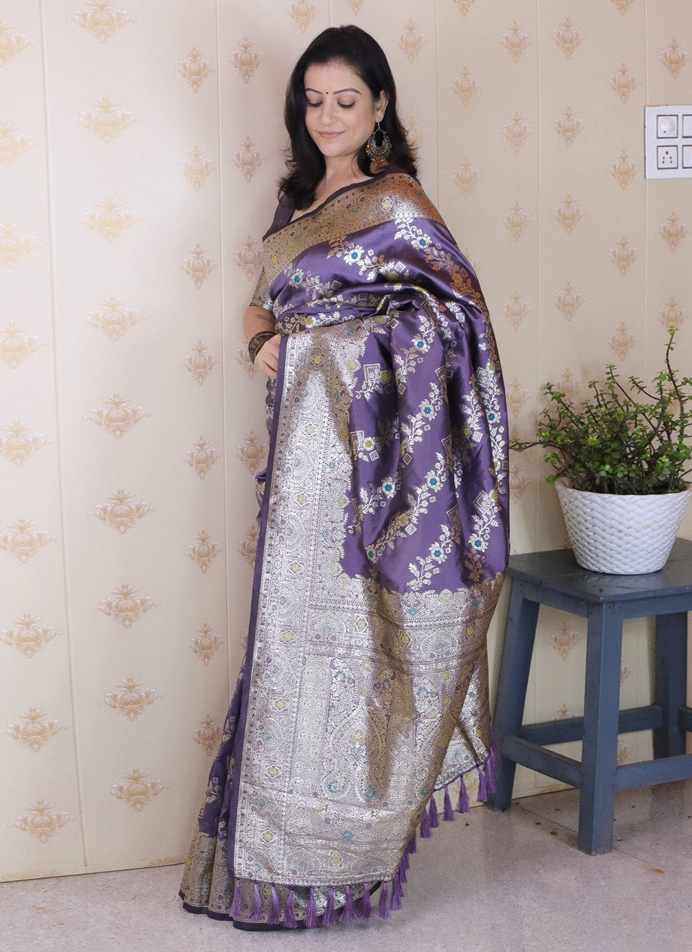 Lavender Banarasi Silk Trendy Saree Woven S19524
