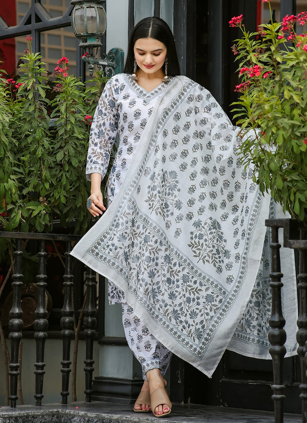 Salwar Suit Lace Grey Muslin T5042