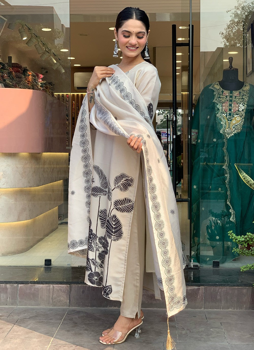 Embroidered Chinon Off White Pant Style Suit T6253