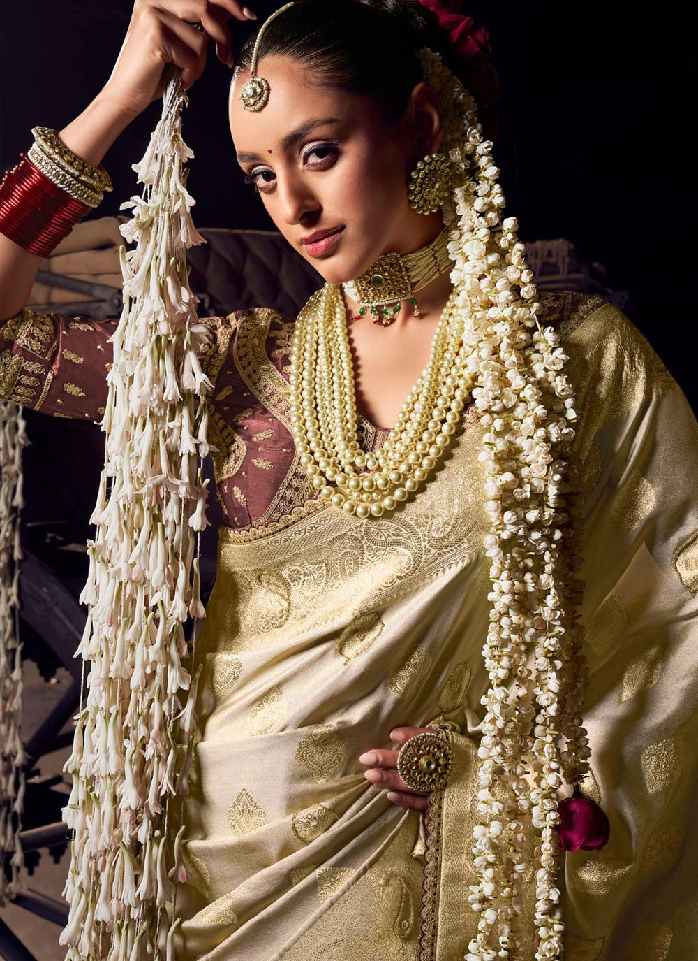 Banarasi Jari Silk Off White Contemporary Saree S15506
