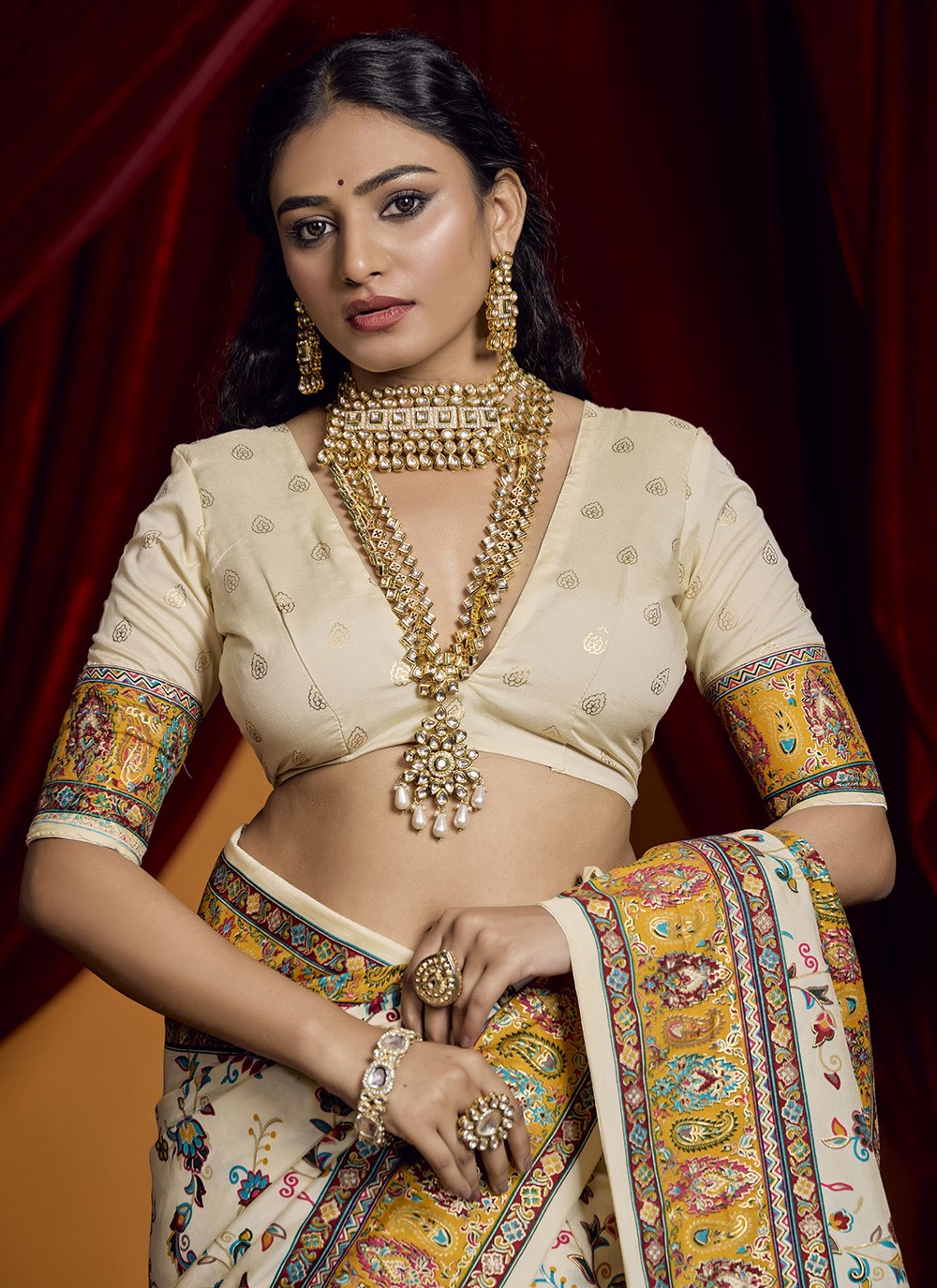 Paisley Printed Tussar Silk Off White Trendy Saree S15404