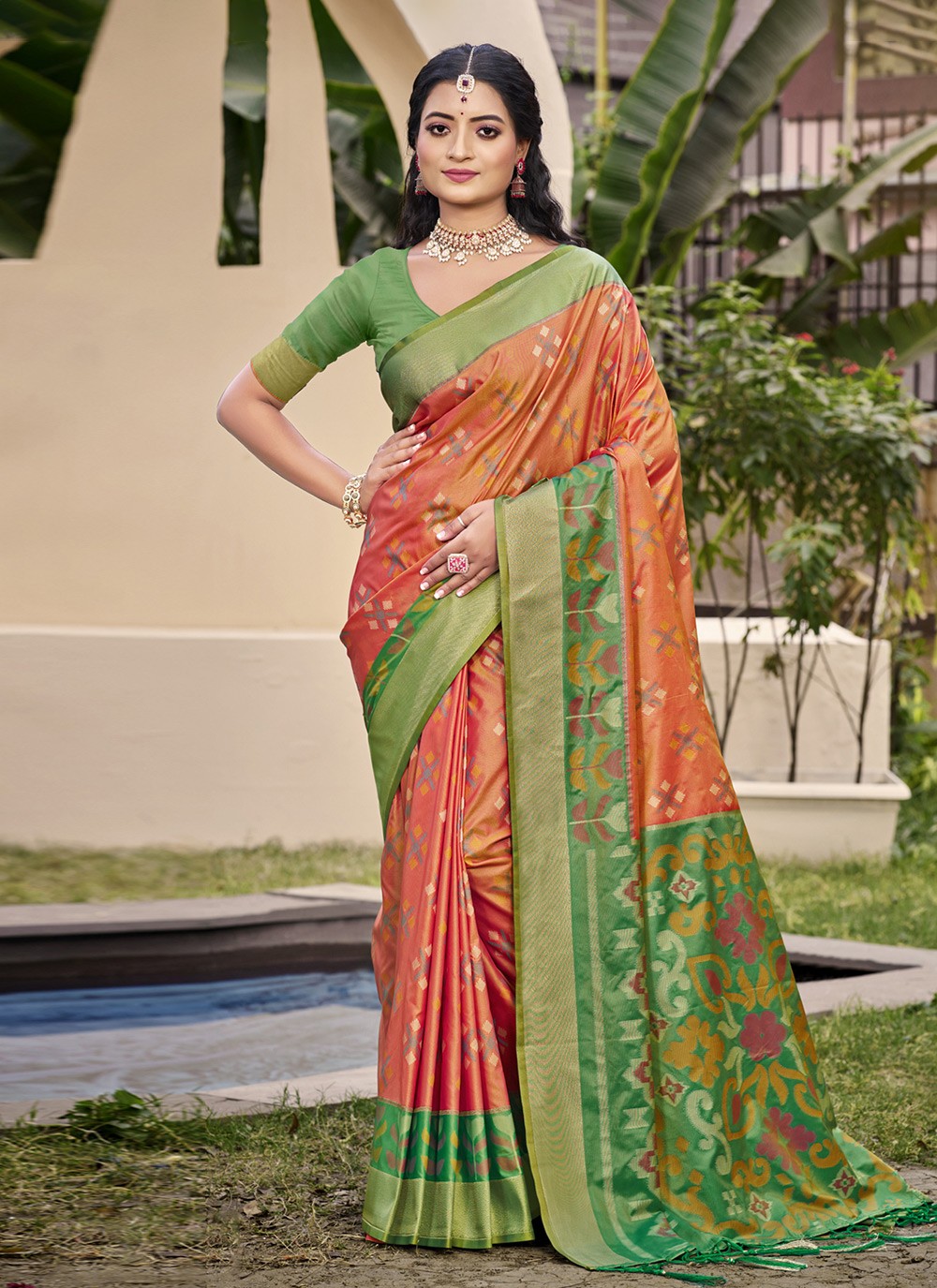 Trendy Saree Weaving Zari Peach Silk S12934