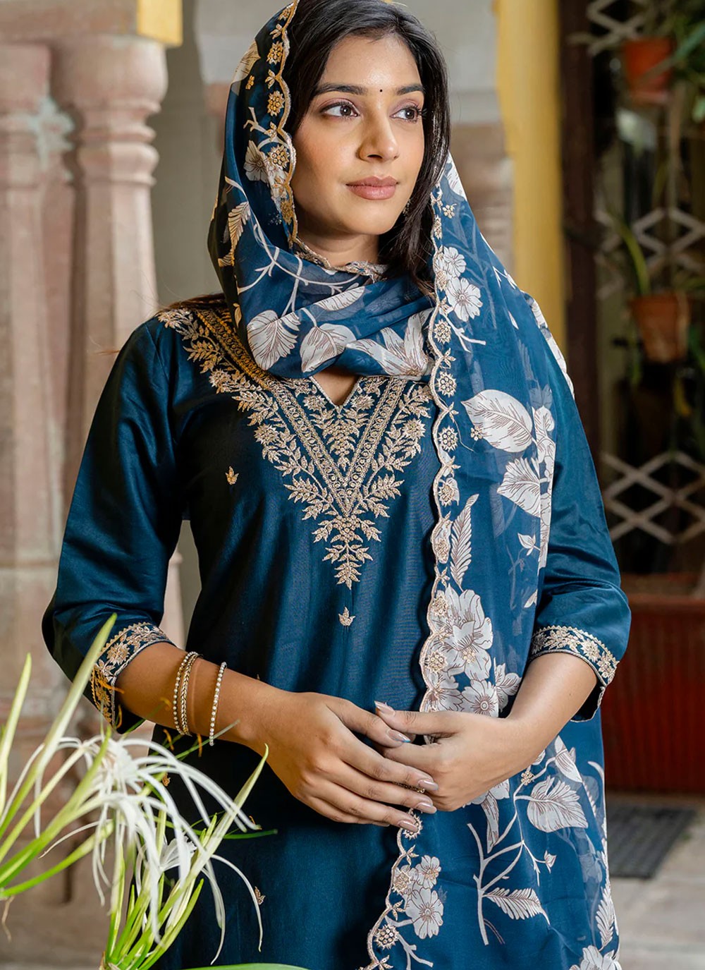 Pant Style Suit Embroidered Morpeach T6902