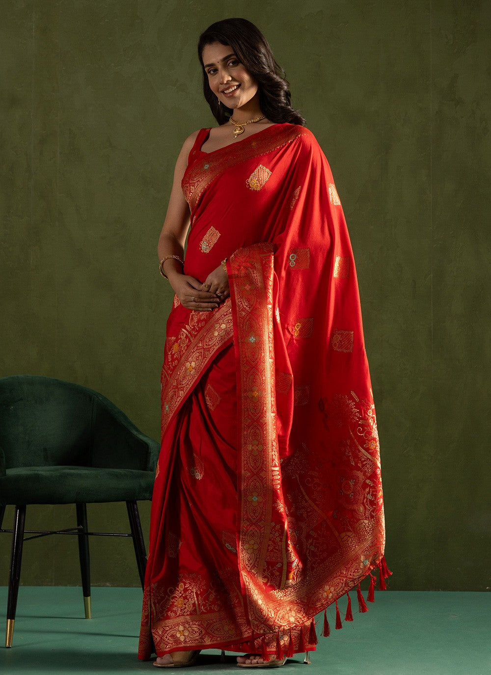 Red Silk Trendy Saree Woven S16549