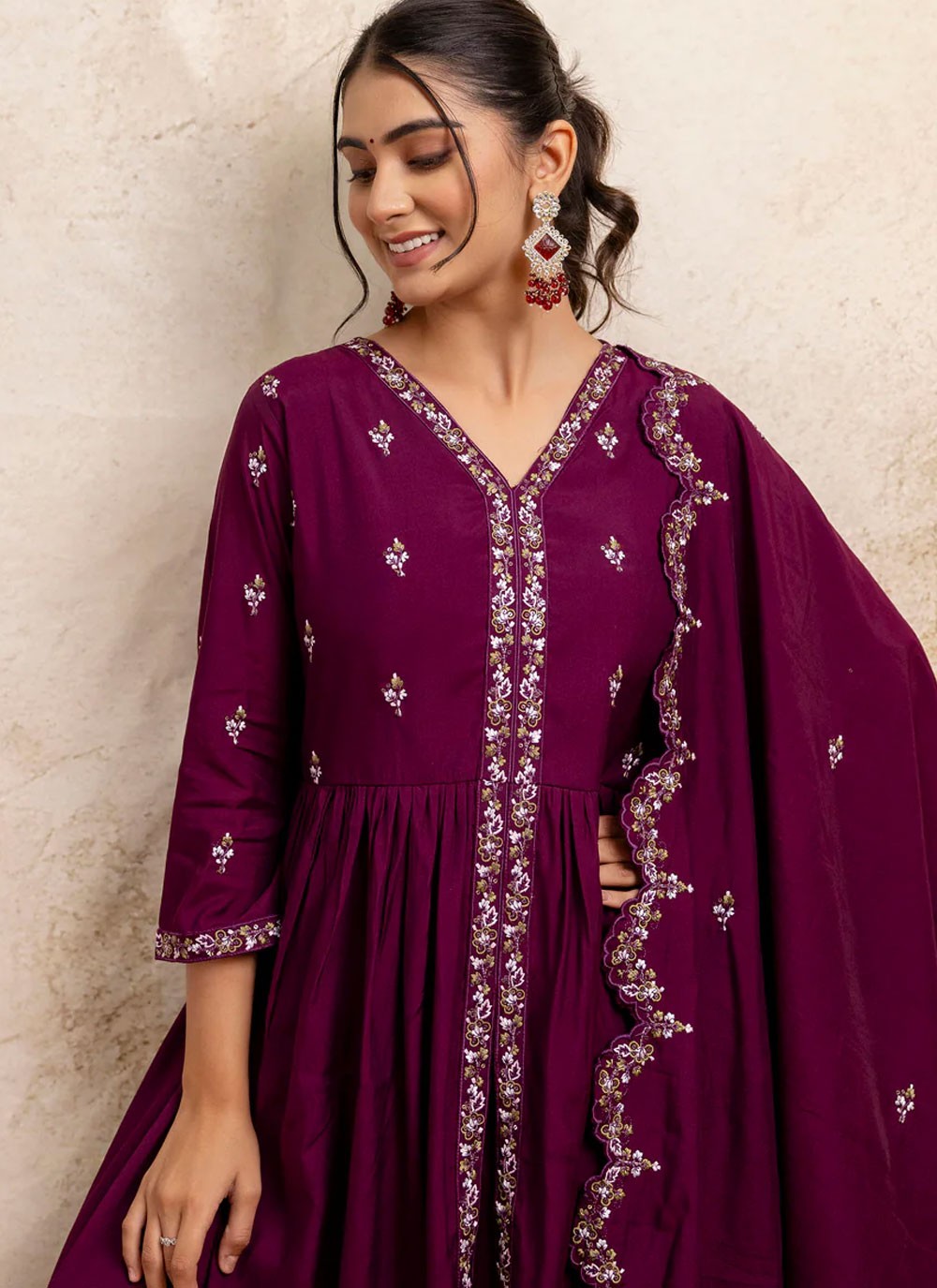 Embroidered Silk Blend Purple Salwar Suit T6122