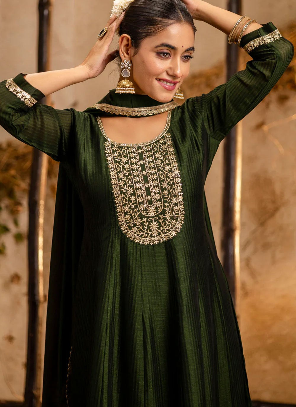 Embroidered Silk Blend Green Salwar Suit T6124