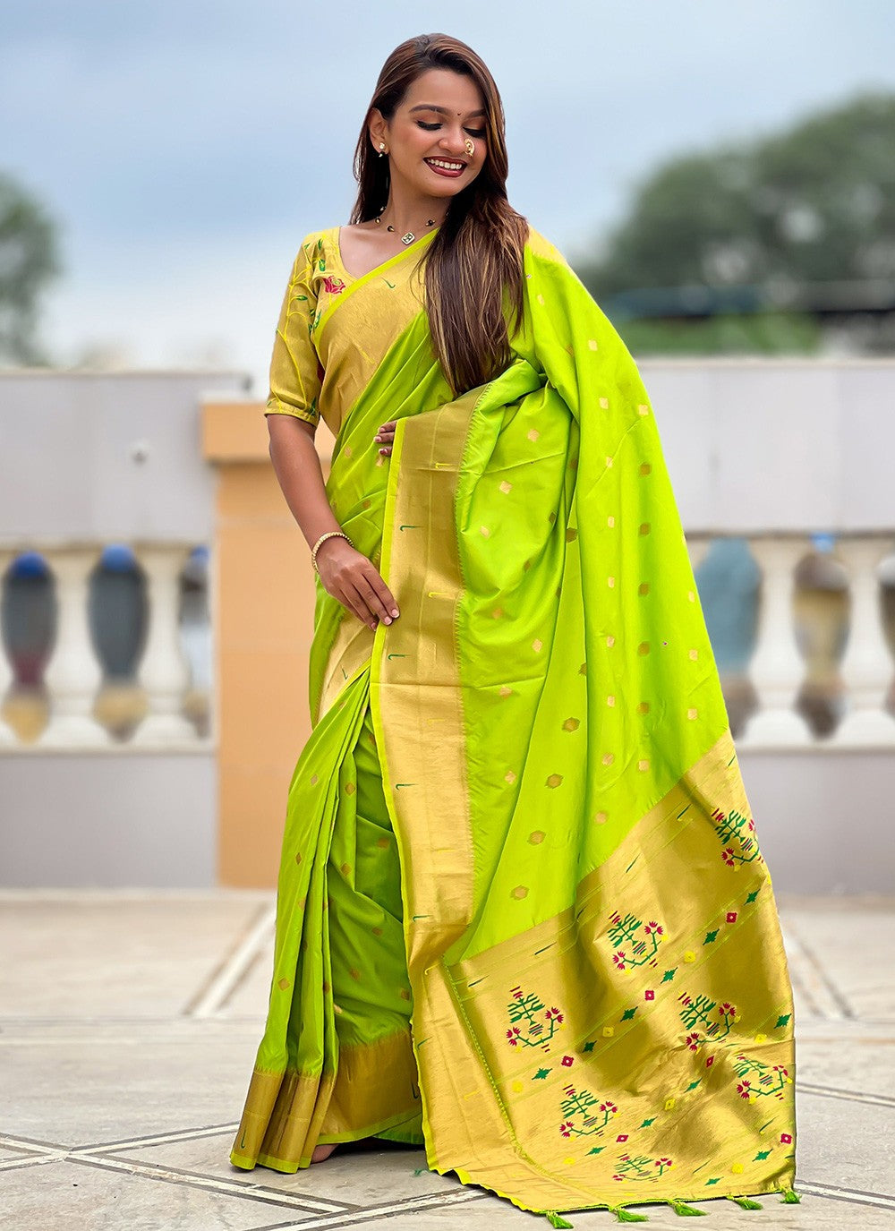 Green Silk Trendy Saree Jacquard Work S18316