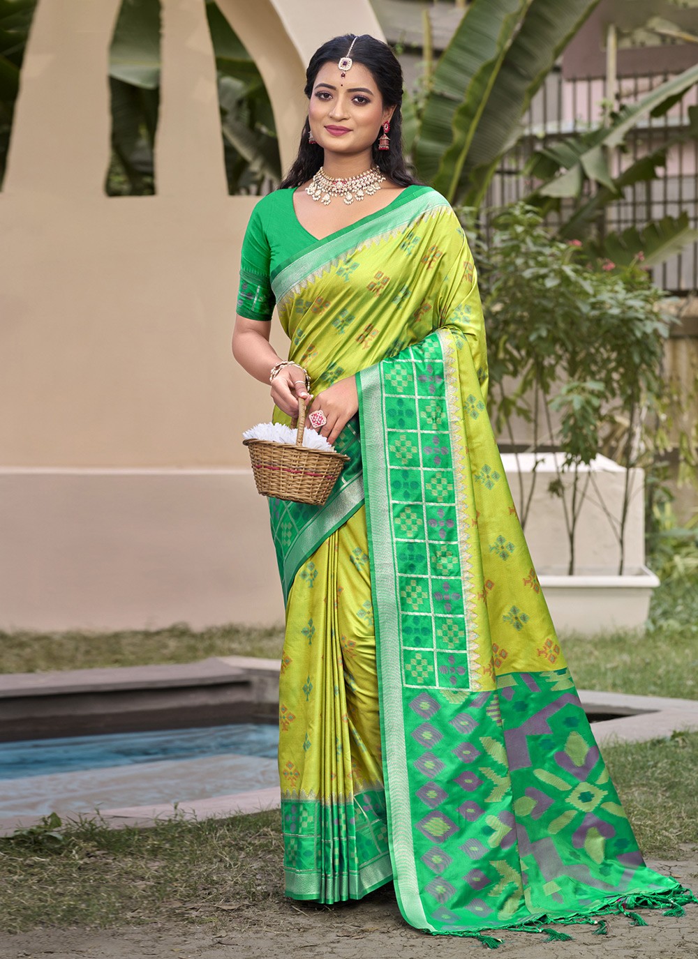 Trendy Saree Weaving Zari Green Silk Saree S12825