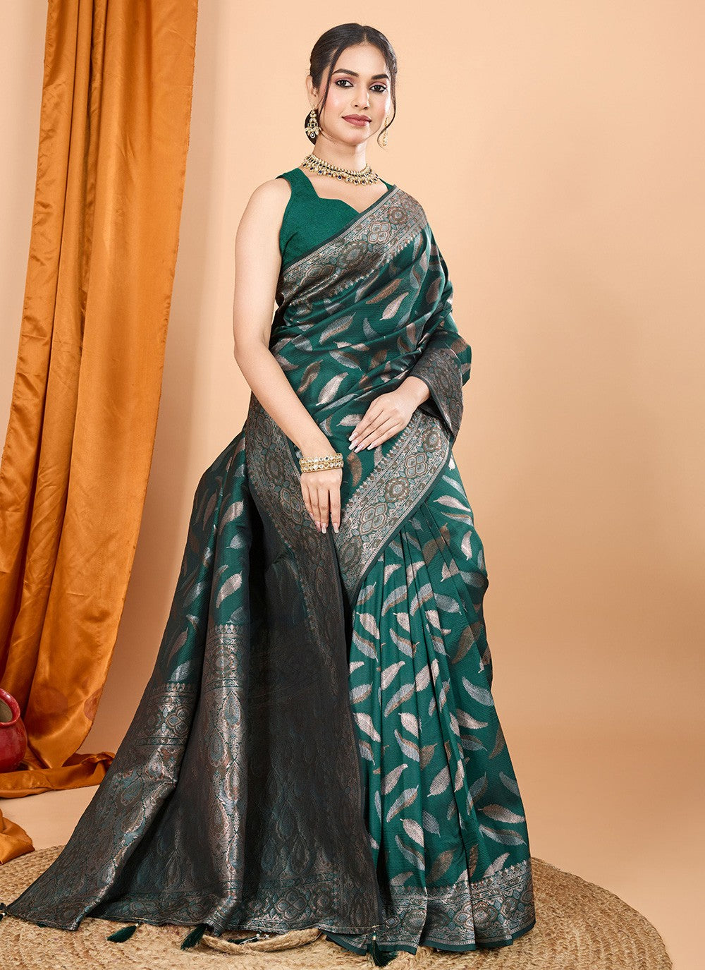 Woven Silk Green Contemporary Saree S15096