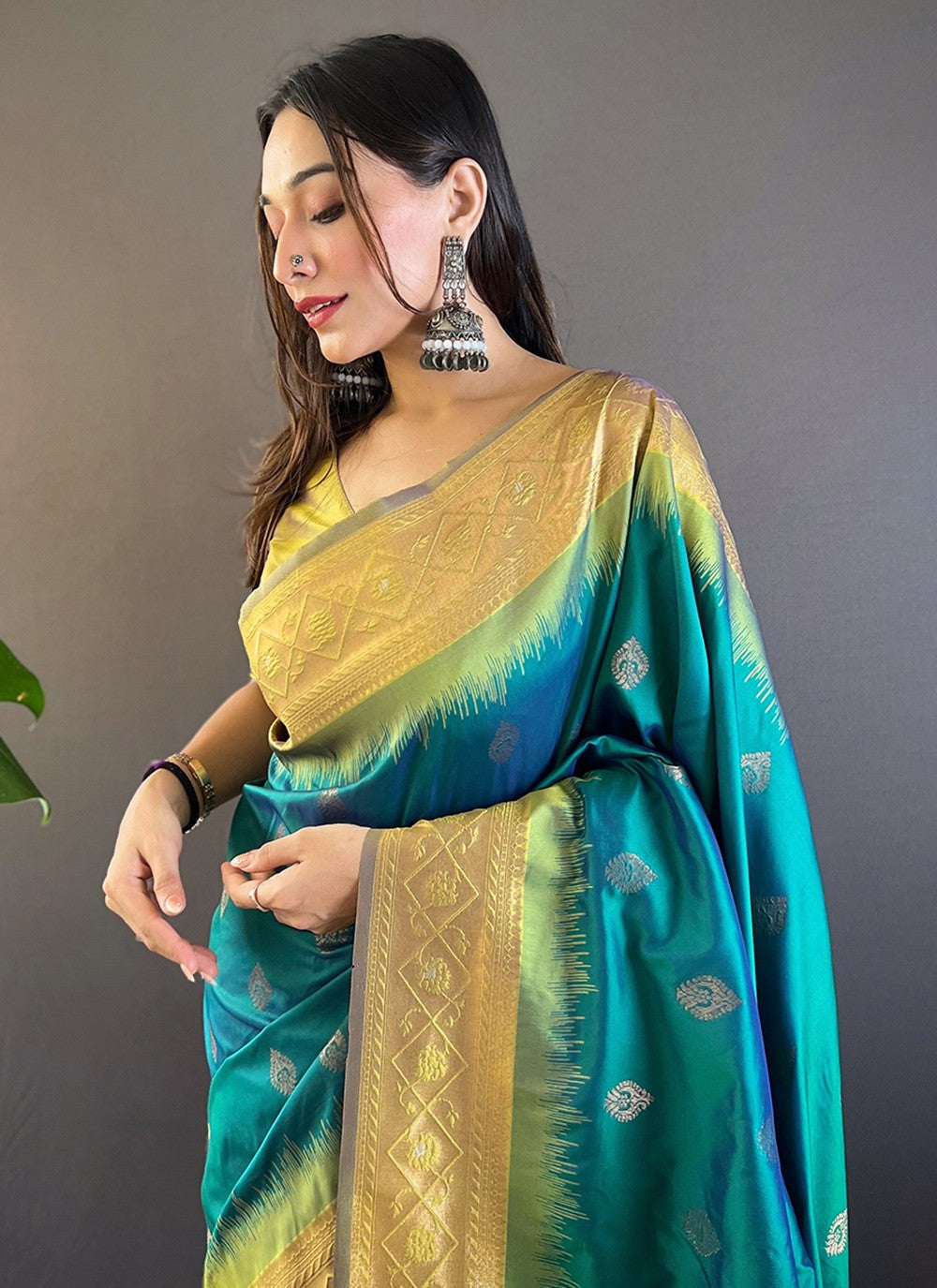 Classic Weaving Zari Silk Saree - S8381