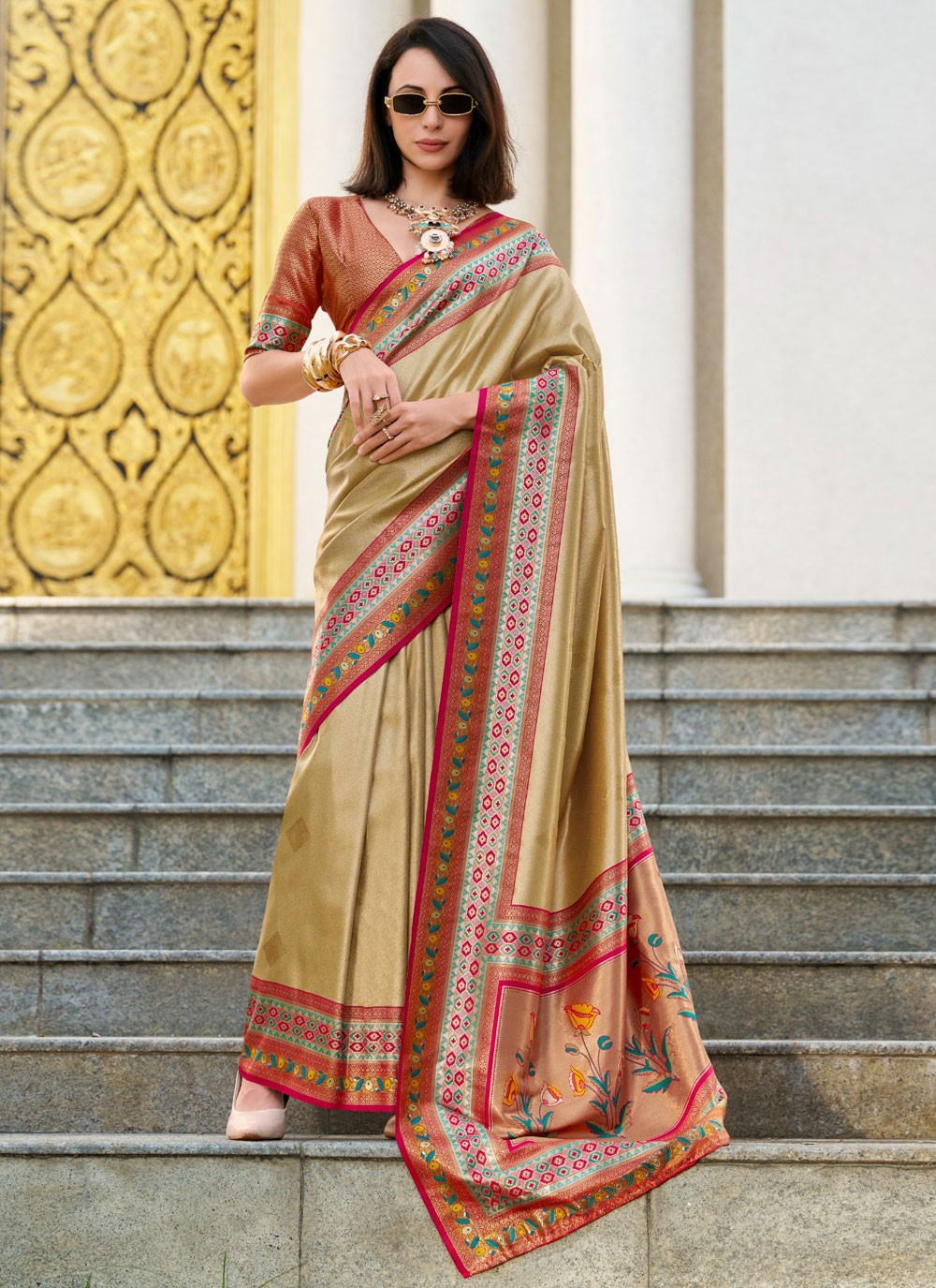Trendy Saree Weaving Zari Beige Silk Saree S13303