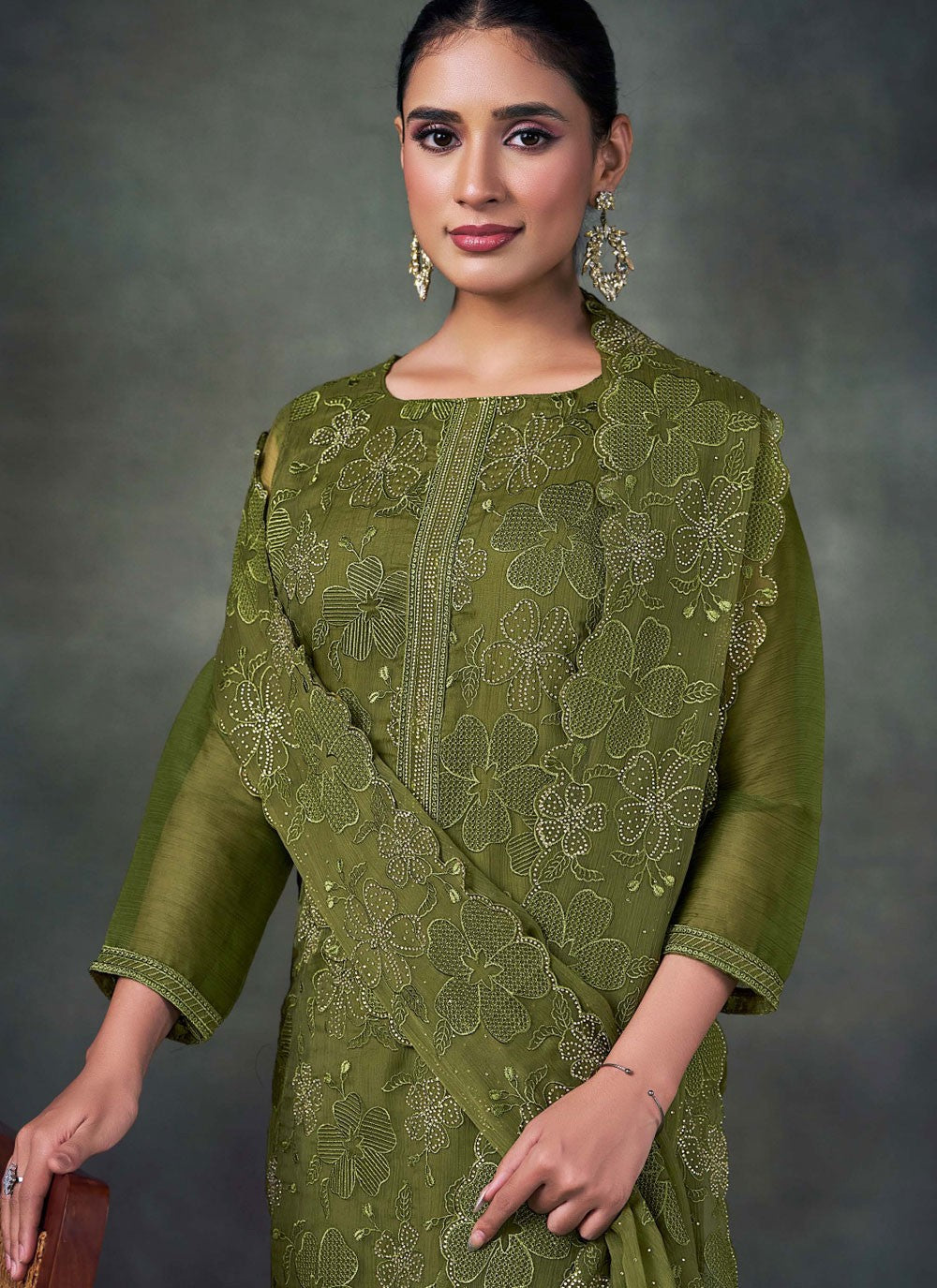 Salwar Suit Embroidered Green Chiffon T5501