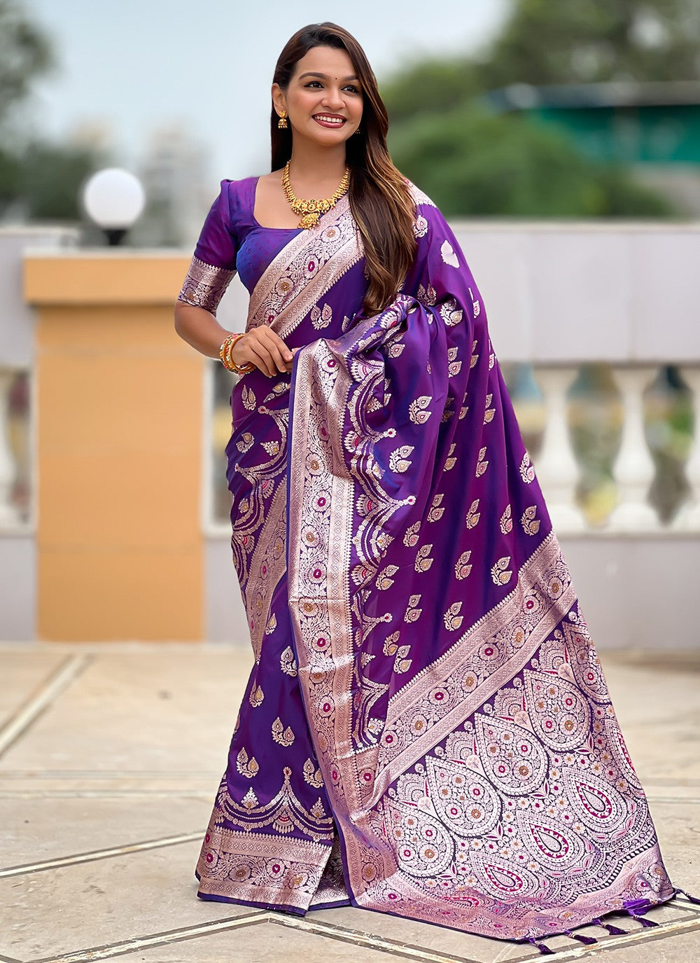 Violet Banarasi Silk Trendy Saree Jacquard Work, Woven S18536