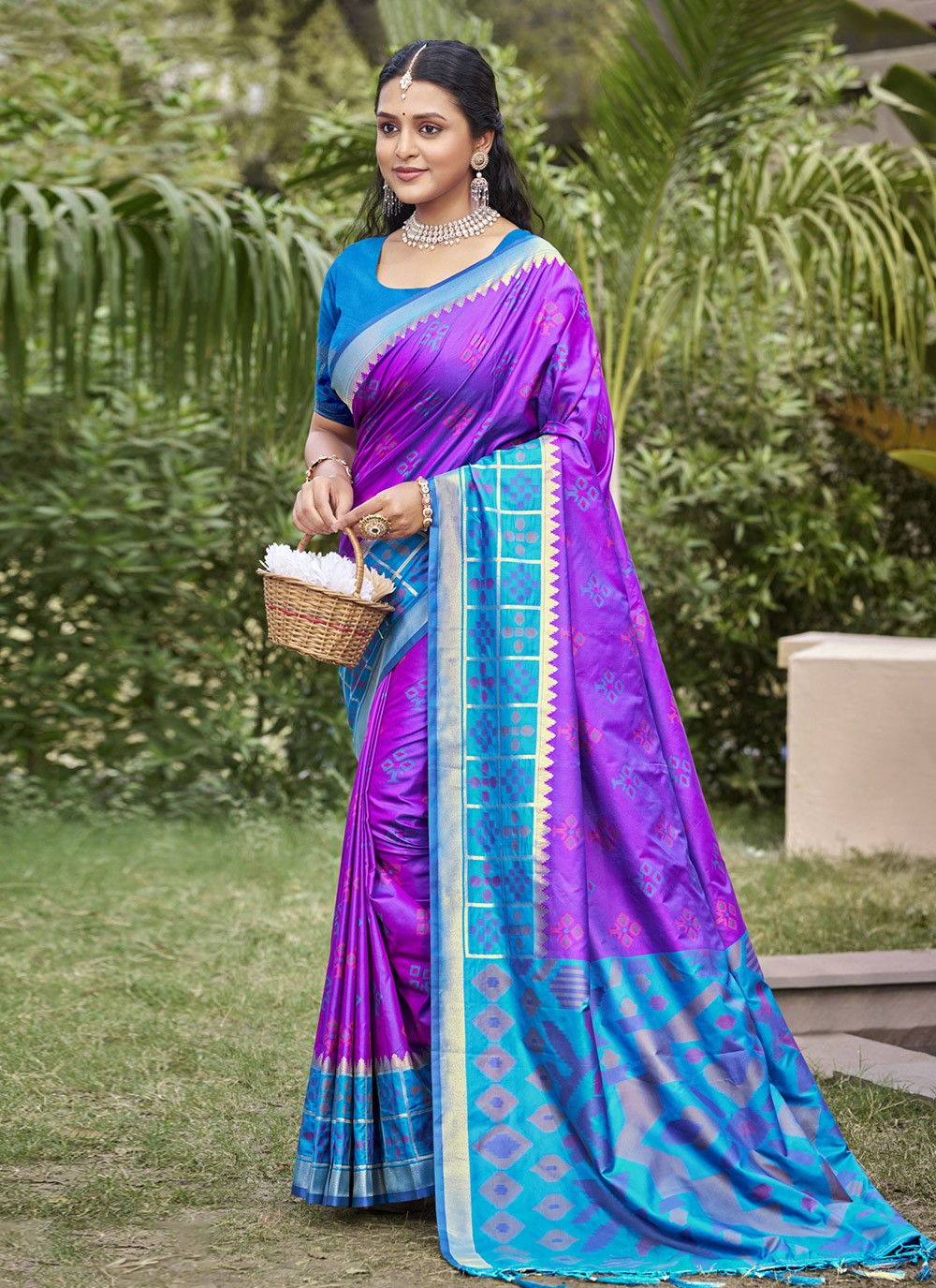 Classic Saree Weaving Zari Violet Silk Saree S12827