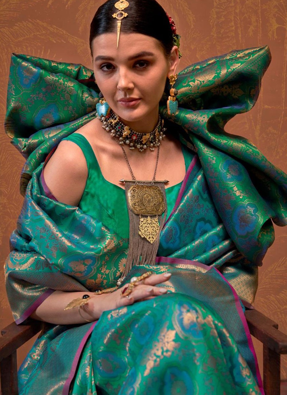 Classic Weaving Zari Handloom Silk Saree - S7909