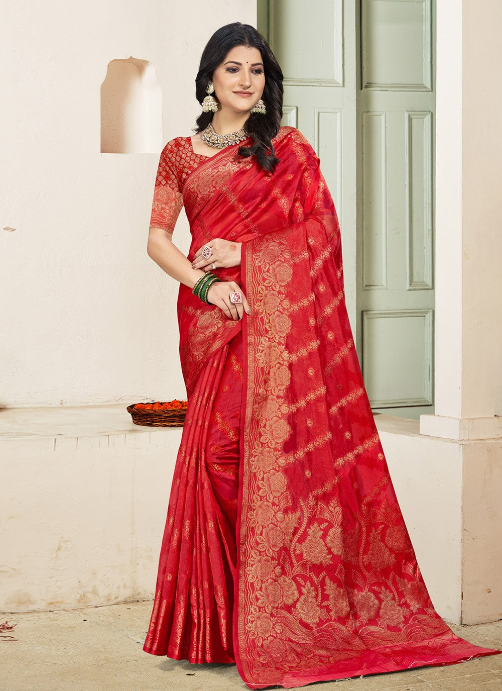 Trendy Saree Weaving Zari Red Silk S12778