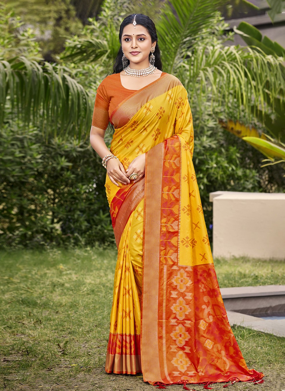 Trendy Saree Weaving Zari Yellow Silk Saree S12936