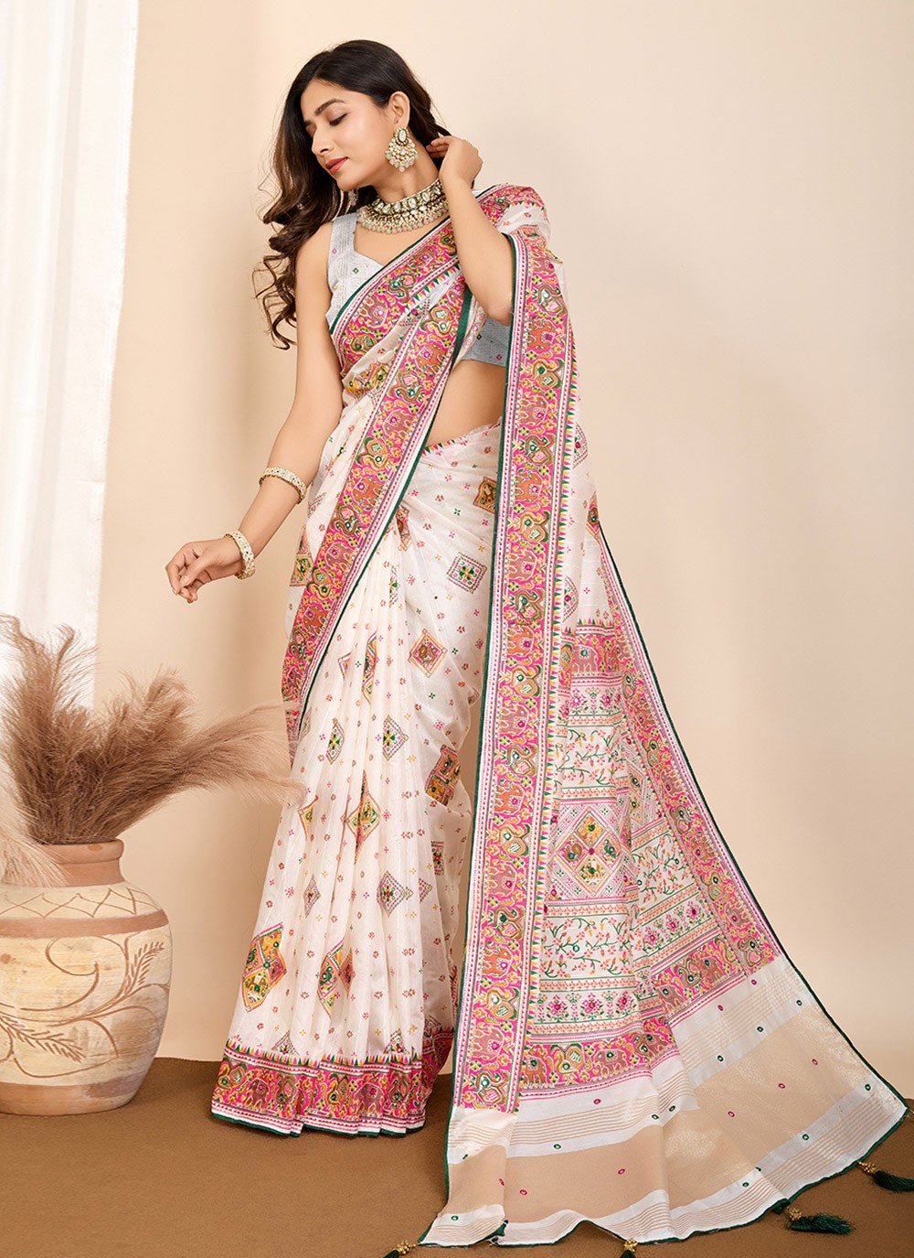 Classic Saree Foliage Prints White Cotton Saree S13538