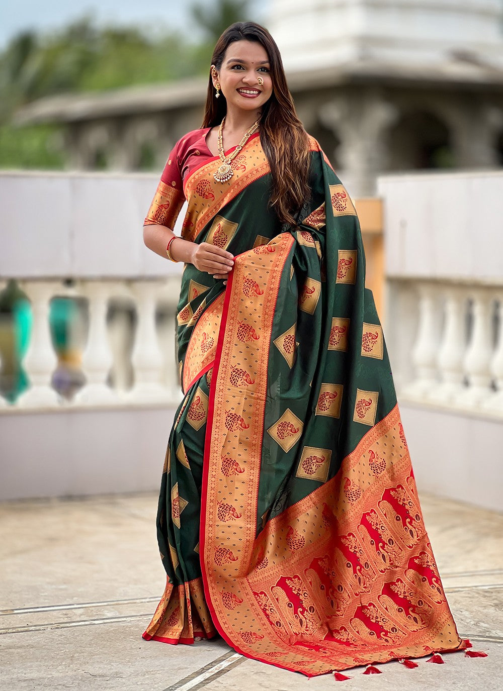 Green Banarasi Silk Trendy Saree Meenakari, Woven S18776