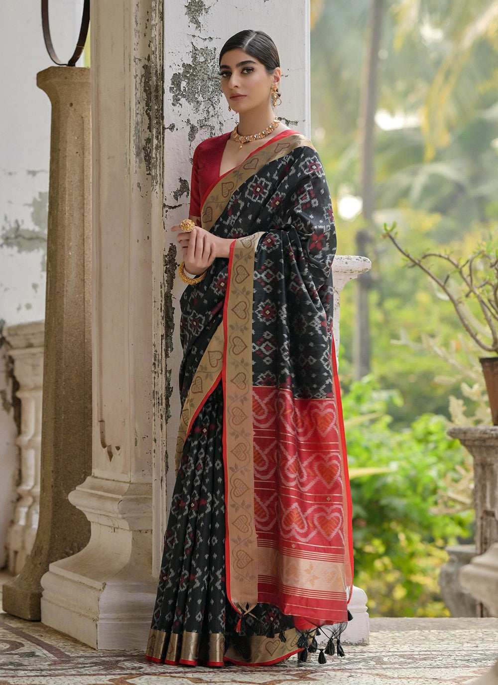 Trendy Saree Woven Grey Silk Saree S13715