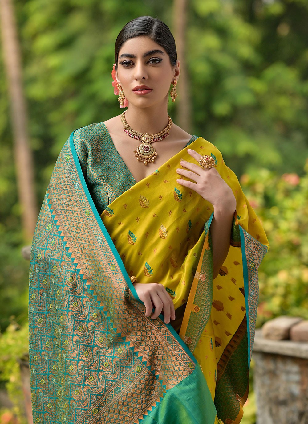 Trendy Saree Weaving Zari Yellow Banarasi Silk Saree S13340