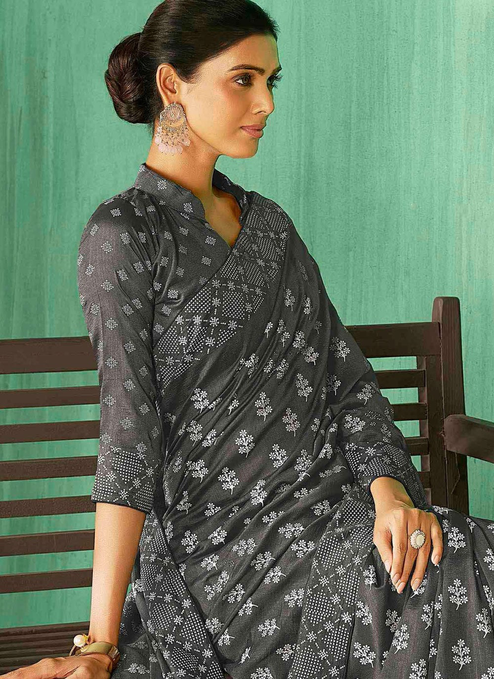 Bollywood Style Abstract Print Grey Silk Saree S13218