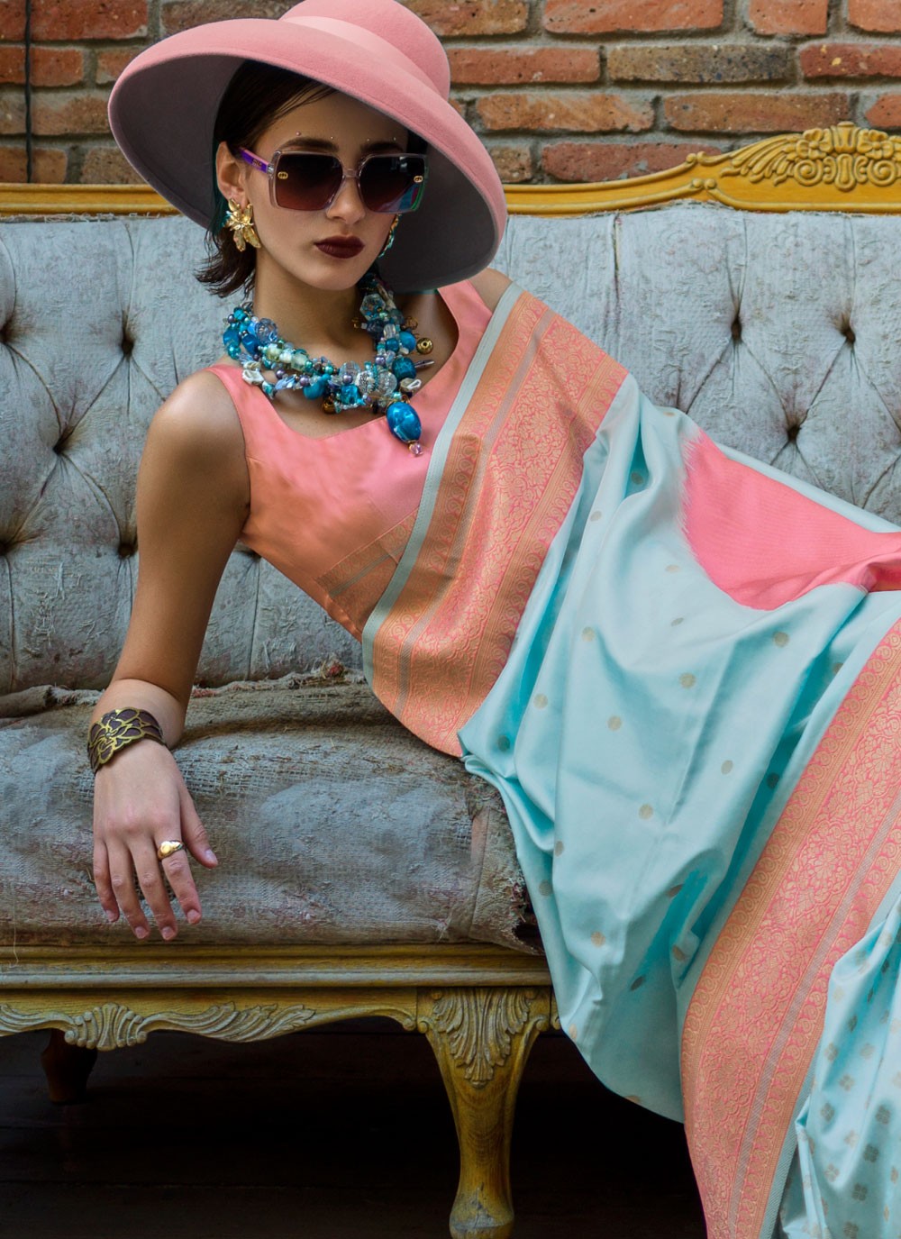 Classic Weaving Zari Handloom Silk Saree - S8172
