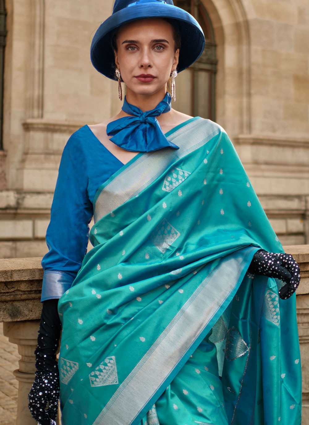 Contemporary Weaving Zari Handloom Silk Saree - S4153