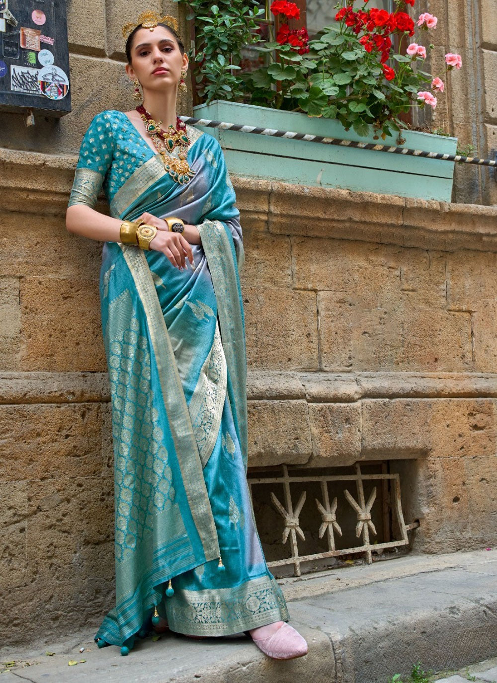 Contemporary Weaving Zari Silk Saree - S4024