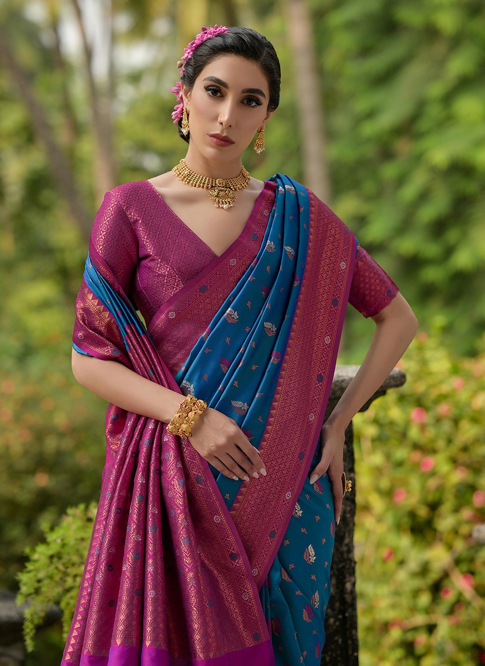 Contemporary Weaving Zari Blue Banarasi Silk Saree S13338
