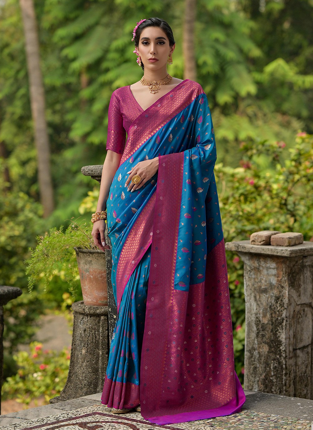 Contemporary Weaving Zari Blue Banarasi Silk Saree S13338