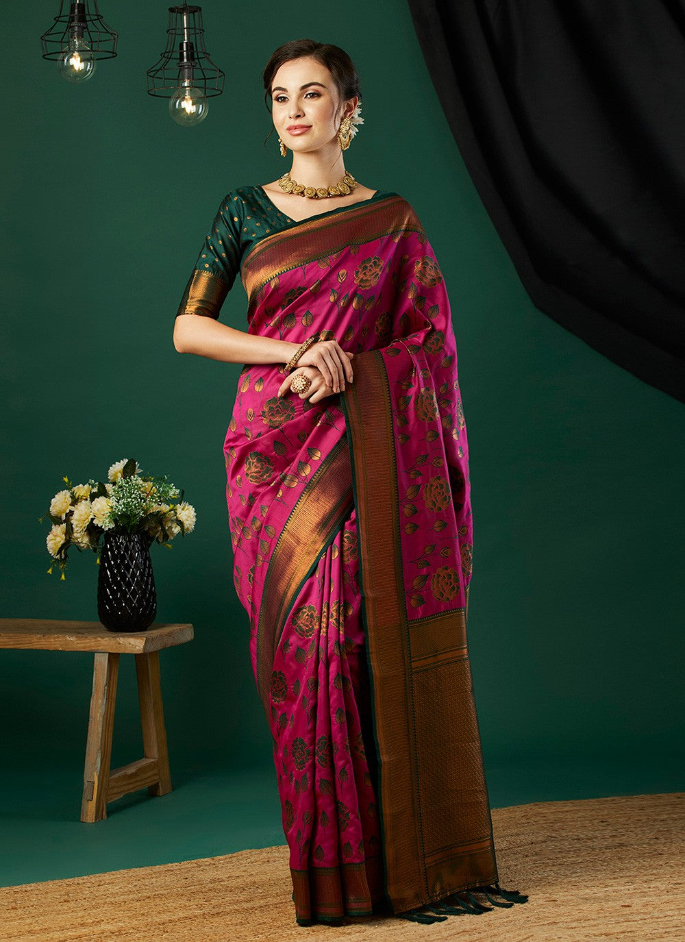 Contemporary Woven Pink Banarasi Silk Saree S12459