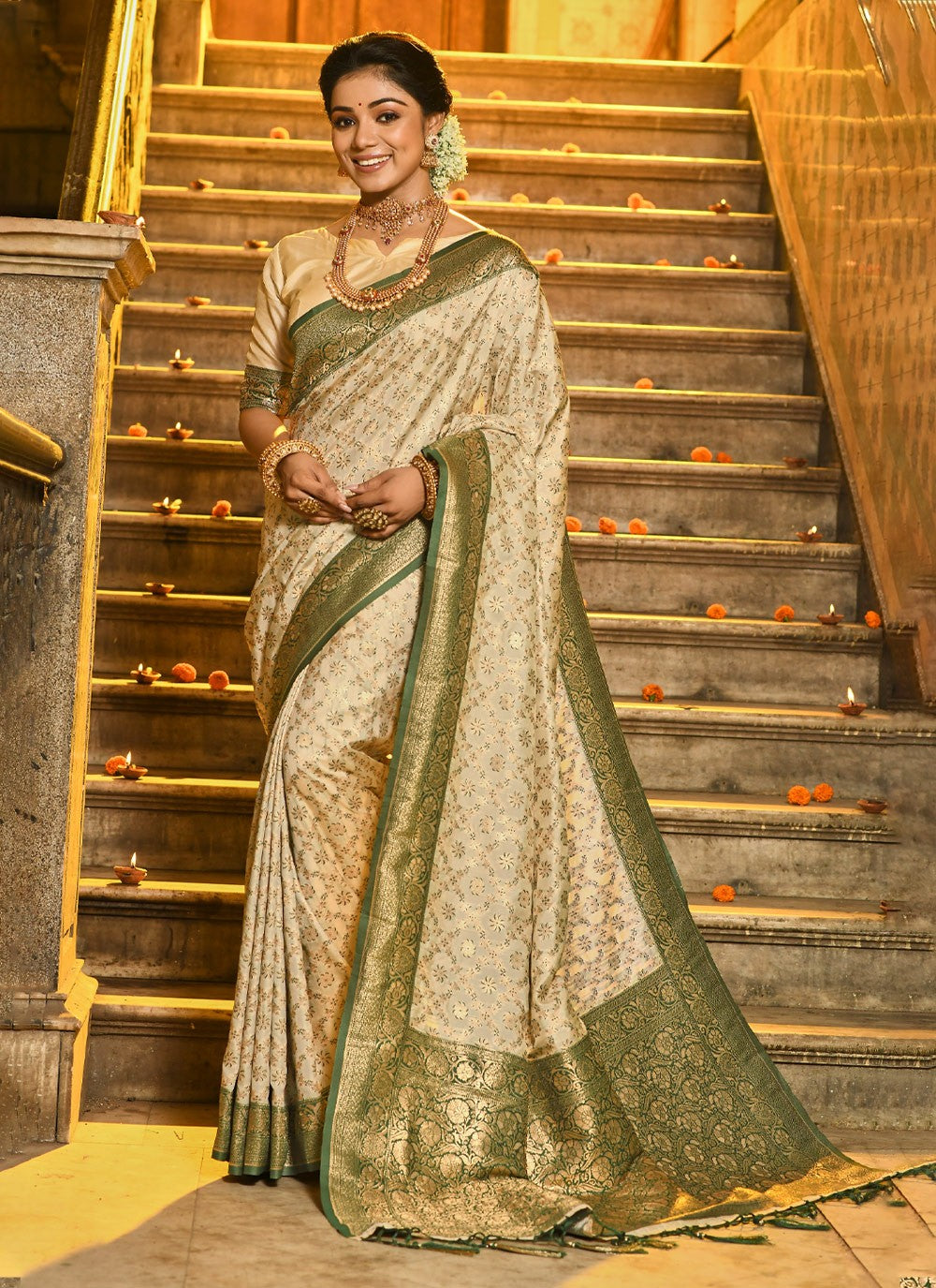 Traditional Weaving Zari Banarasi Silk Saree - S3820